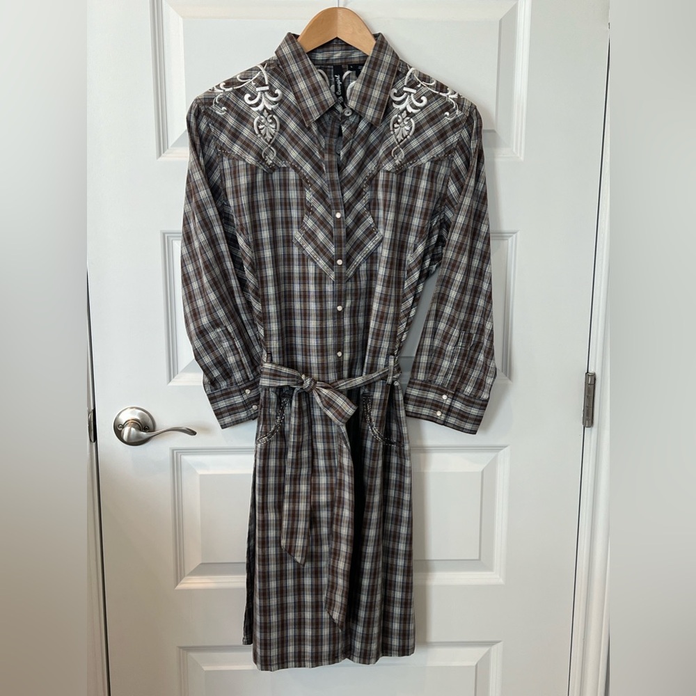NWOT RU COWGIRL Pearl Snap Embroidered Plaid Dress w/ Sash SZ L